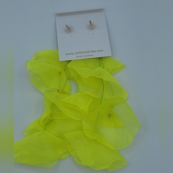 Stella & Ruby Neon Yellow Green Fabric Floral Earrings NEW #1292 - Picture 8 of 9